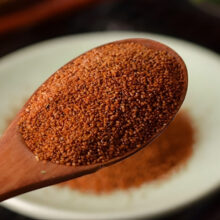 Cận cảnh muỗng hạt ngũ hoa loại 1 Thảo Dược Đức Thiện hạt to đều màu nâu đỏ không lẫn tạp chất