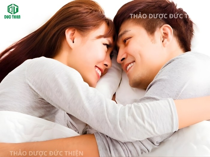 Rượu ba kích tím giúp tăng cường sinh lý nam giới giữ lửa hạnh phúc gia đình viên mãn