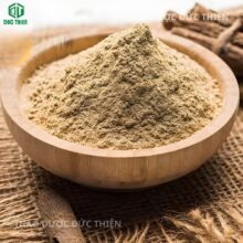 Bột cam thảo nguyên chất mịn màng trong bát gỗ dùng đắp mặt