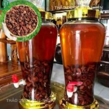 Hướng dẫn cách ngâm rượu táo mèo khô với mật ong hoặc đường phèn giúp rượu ngon và dễ uống hơn.