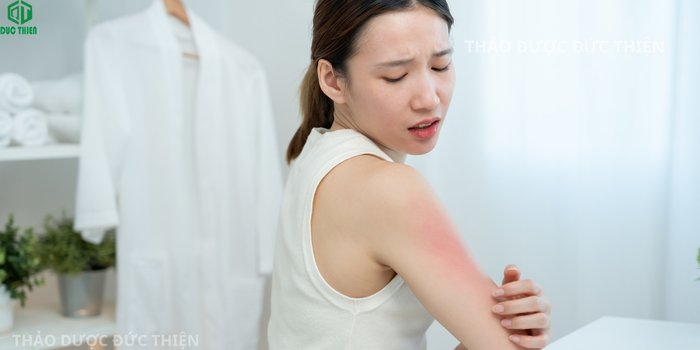 Nước tắm từ khổ qua rừng giúp trị mụn nhọt rôm sảy và giảm ngứa ngoài da hiệu quả cho bé