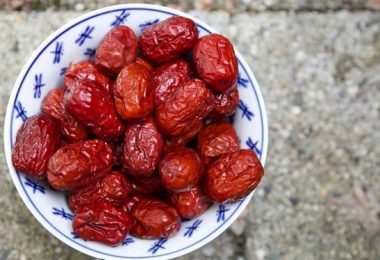 Táo Đỏ Ăn Nhiều Có Tốt Không? Ai Nên Hạn Chế Sử Dụng Và Địa Chỉ Mua Táo Đỏ Uy Tín?