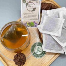 Ly trà tía tô túi lọc pha sẵn màu vàng óng giúp thư giãn và giảm acid uric