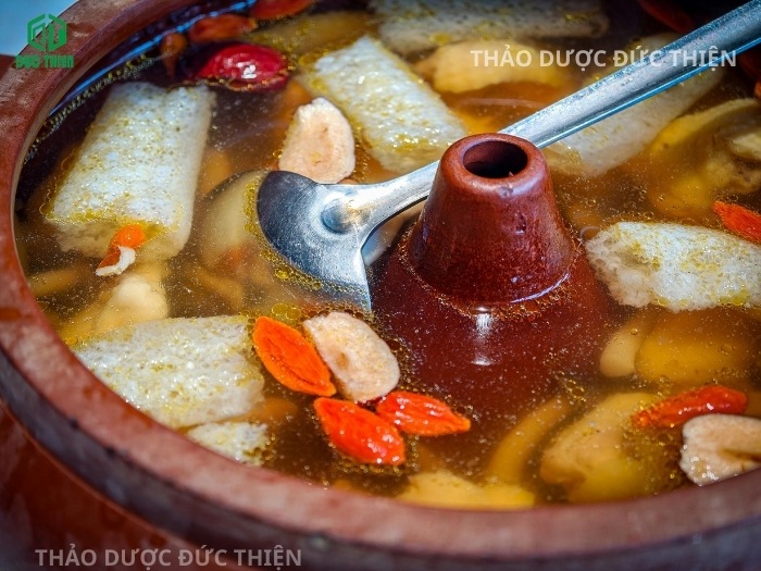 Món gà hầm thuốc bắc bổ dưỡng với kỷ tử đỏ Thảo Dược Đức Thiện