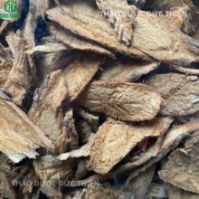 Thái lát dây đau xương đều đặn trước khi đưa vào hệ thống sấy lạnh khép kín tại Đức Thiện