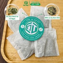 Thành phần trà xạ đen túi lọc gồm 98% lá xạ đen khô Hòa Bình và 2% hoa nhài, cỏ ngọt tạo hương vị thơm ngon