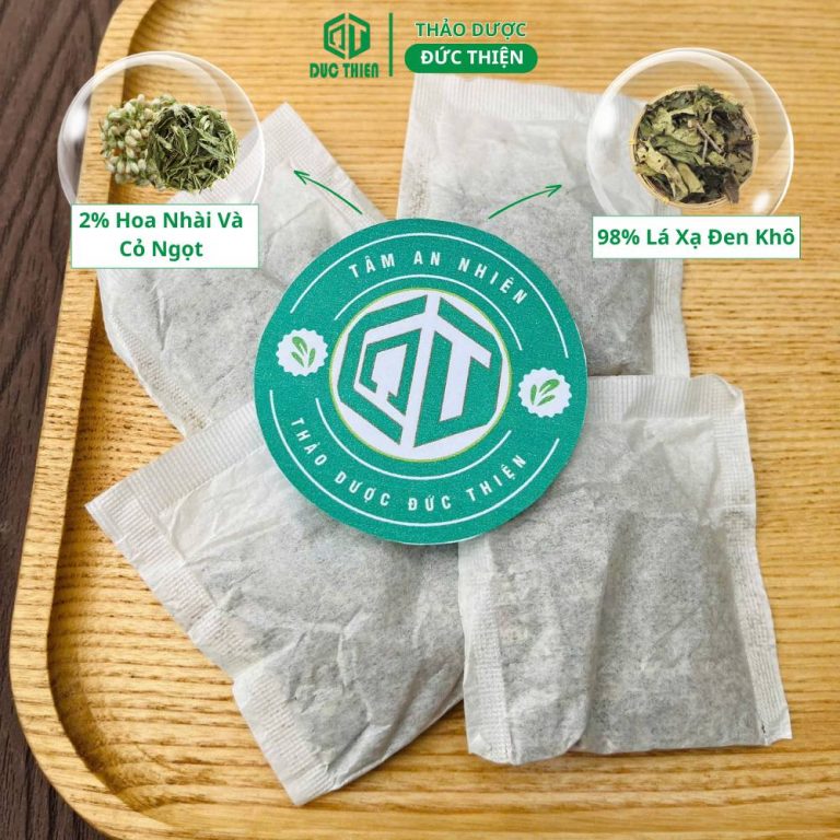 Thành phần trà xạ đen túi lọc gồm 98% lá xạ đen khô Hòa Bình và 2% hoa nhài, cỏ ngọt tạo hương vị thơm ngon