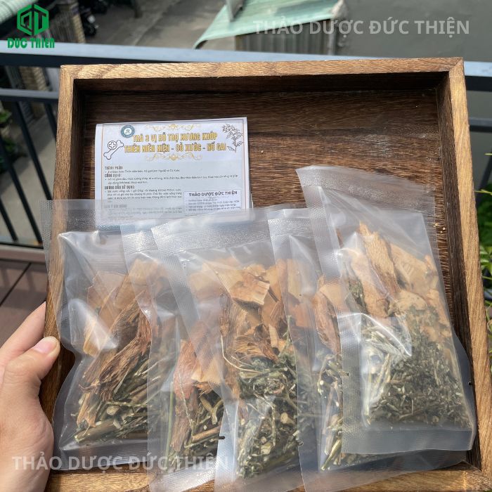 thiên niên kiện cỏ xước nổ gai