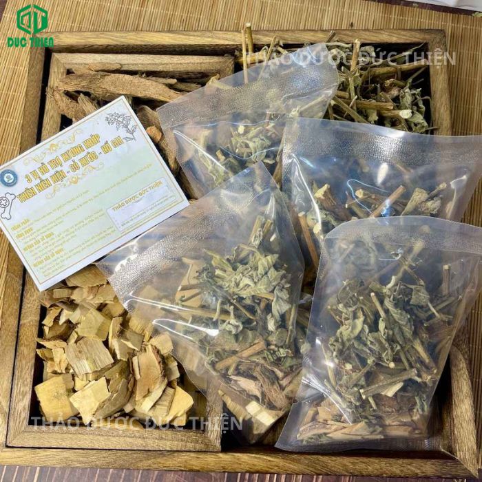 thiên niên kiện cỏ xước nổ gai